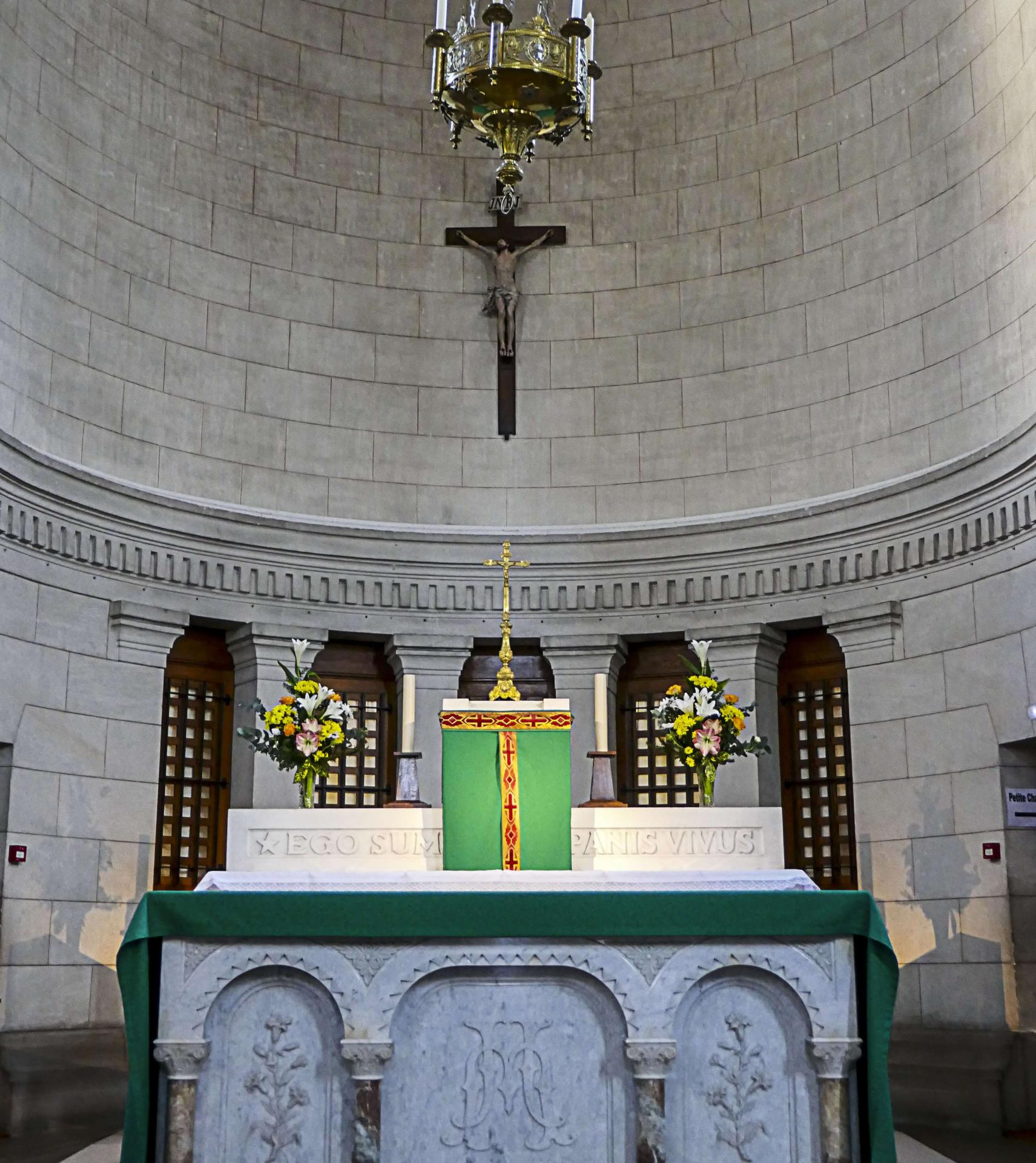 L'intérieur de la Chapelle Sainte-Croix
